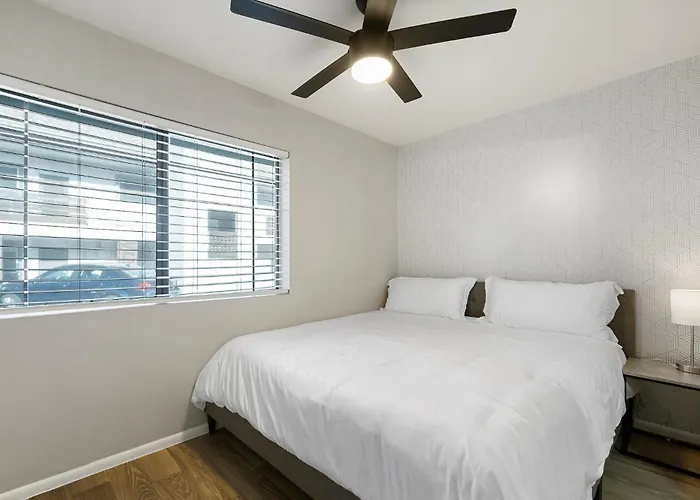 Cozy And Elegant 1B1B Oasis In Old Town
