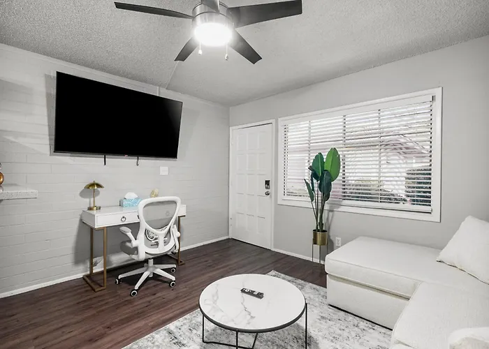 Trendy 1B1B Studio Getaway In Old Town