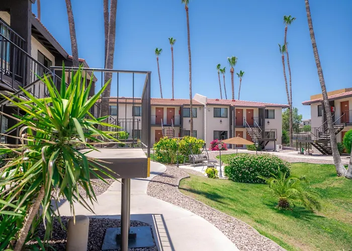 108 Fully Furnished 1Br Suite-Prime Location