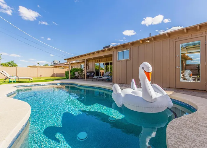 Games Galore - Old Town Scottsdale - Pool & Golf