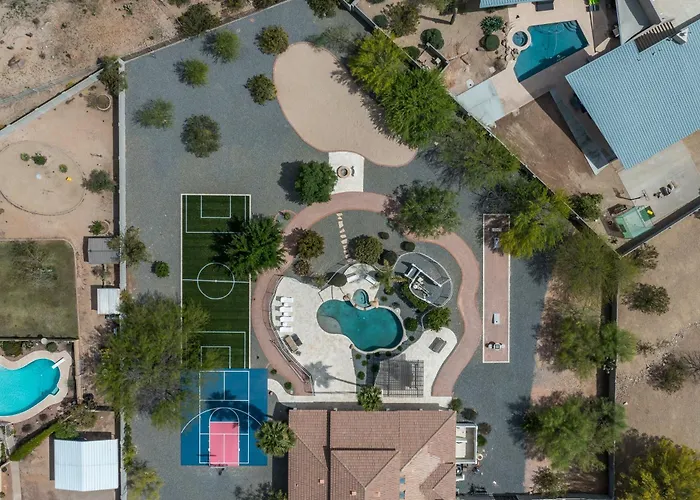 Pickleball Cornhole Basketball Court Tons Of Space At Paradise Heights Retreat