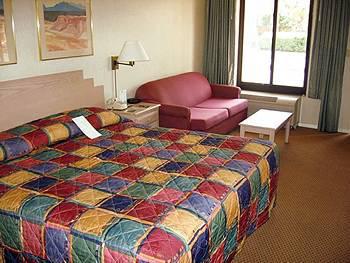 Howard Johnson By Wyndham Old Town Hotel 2*