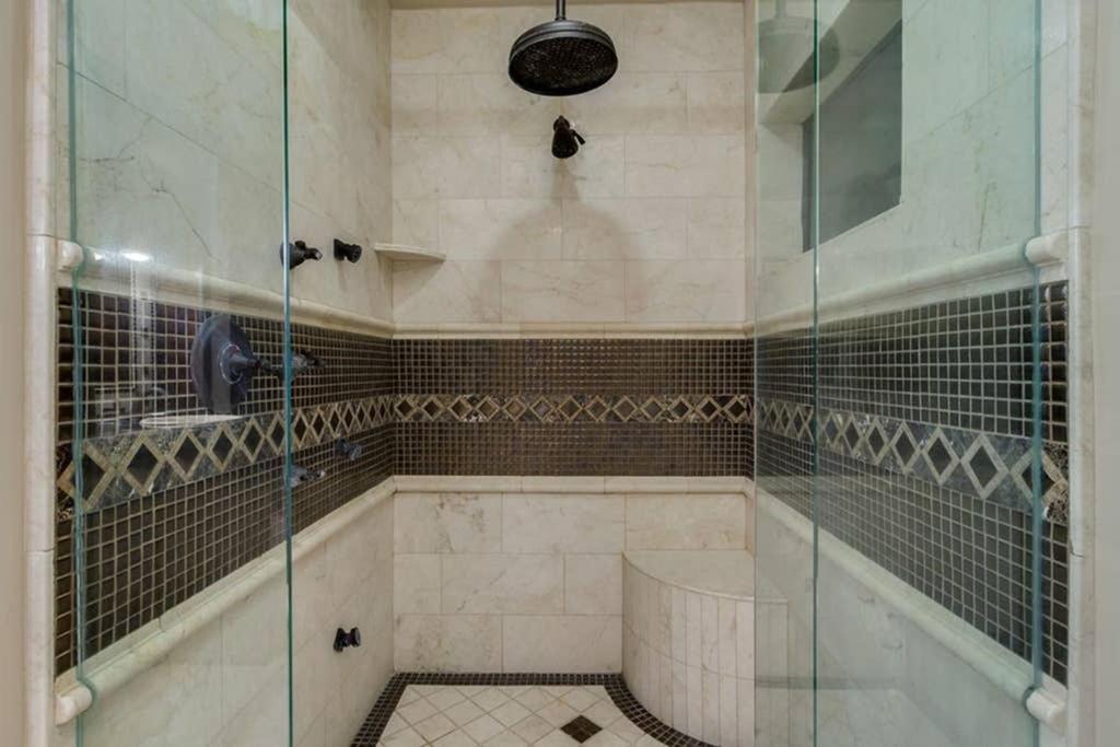 Villa Estate Style Oasis 6bdrm, 5.5 Bath Heated Pool With Misters