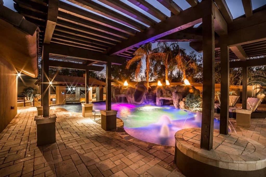 Estate Style Oasis 6bdrm, 5.5 Bath Heated Pool With Misters Villa *