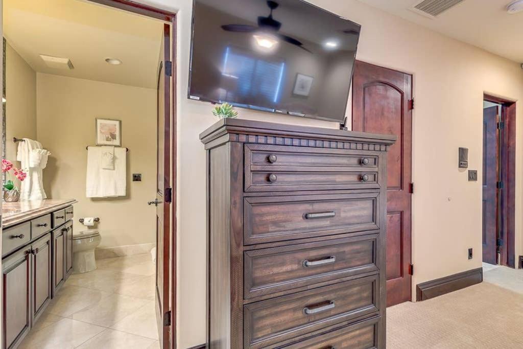 Estate Style Oasis 6bdrm, 5.5 Bath Heated Pool With Misters