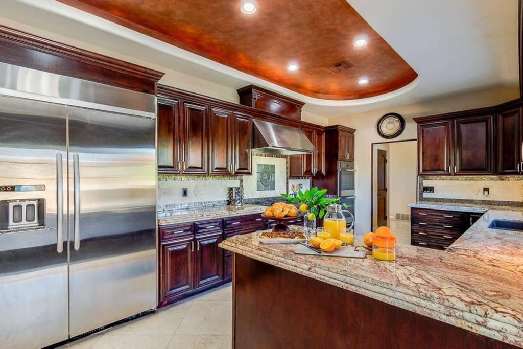 Estate Style Oasis 6bdrm, 5.5 Bath Heated Pool With Misters *