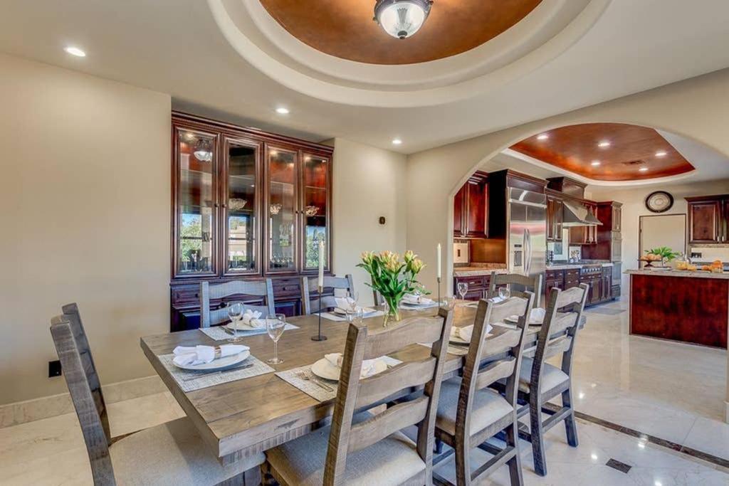 Estate Style Oasis 6bdrm, 5.5 Bath Heated Pool With Misters Villa