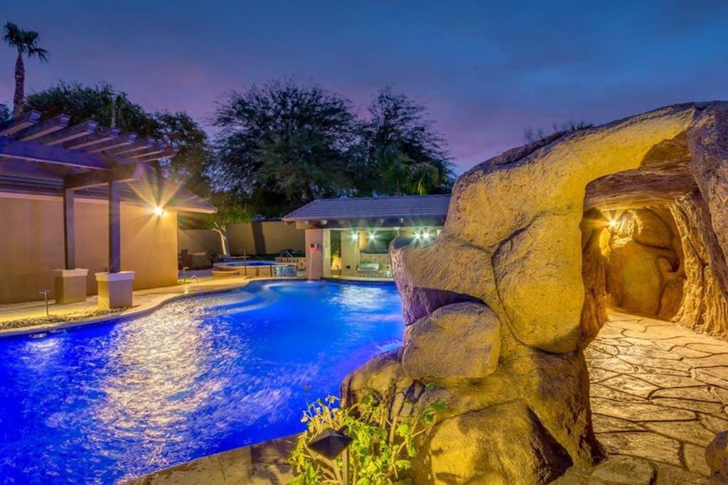 Estate Style Oasis 6bdrm, 5.5 Bath Heated Pool With Misters Villa