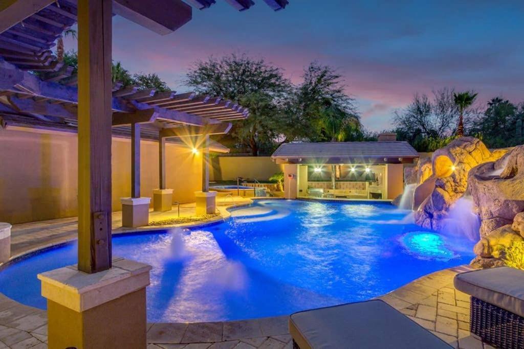 Villa Estate Style Oasis 6bdrm, 5.5 Bath Heated Pool With Misters