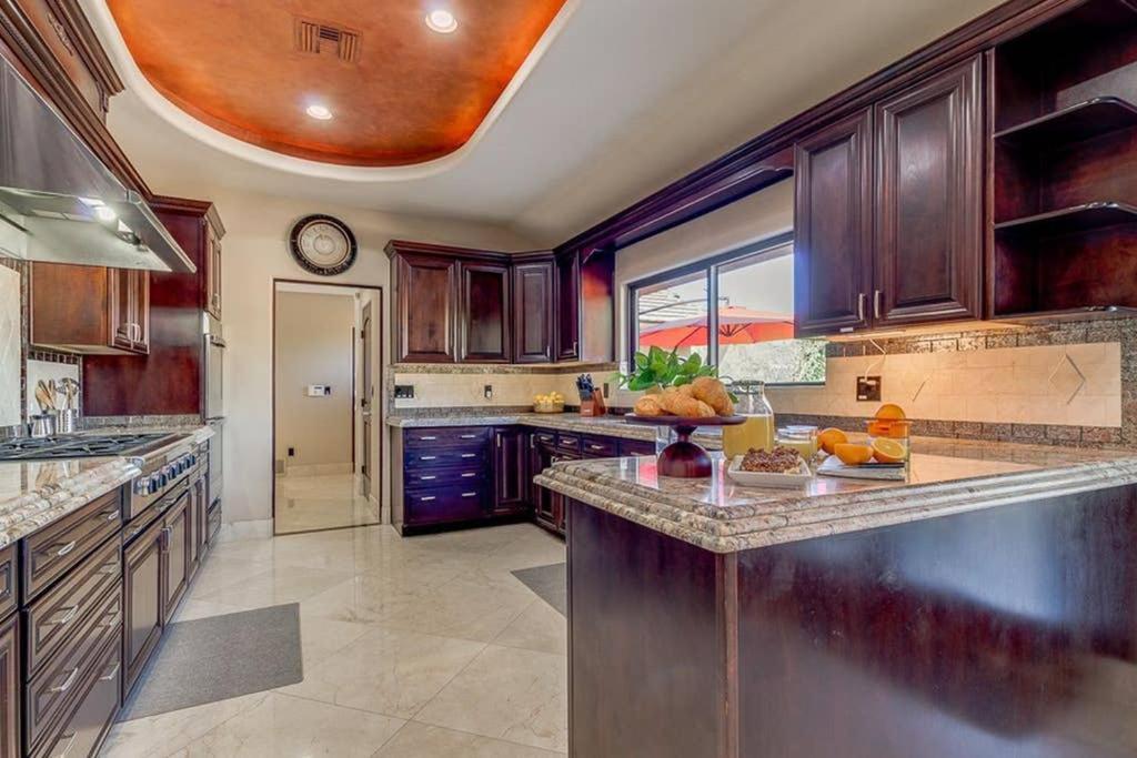 Estate Style Oasis 6bdrm, 5.5 Bath Heated Pool With Misters *