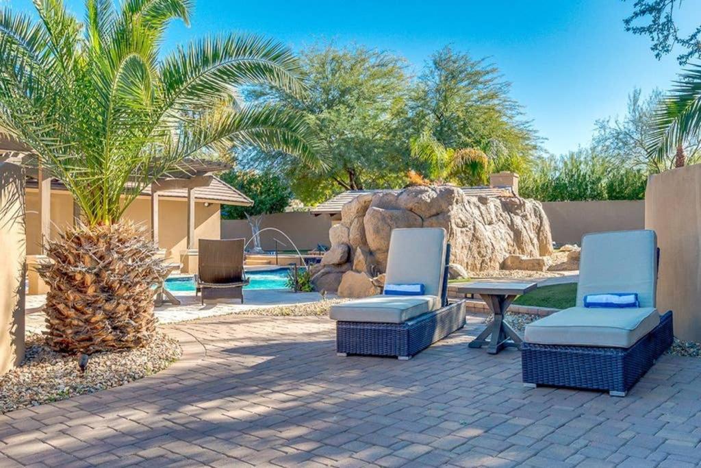 Estate Style Oasis 6bdrm, 5.5 Bath Heated Pool With Misters