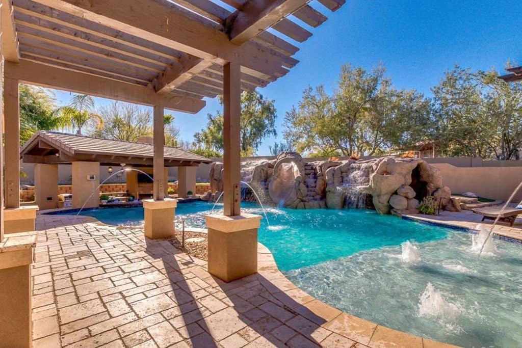 Estate Style Oasis 6bdrm, 5.5 Bath Heated Pool With Misters