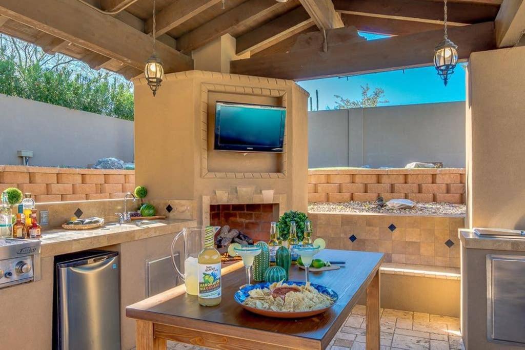 Estate Style Oasis 6bdrm, 5.5 Bath Heated Pool With Misters Villa