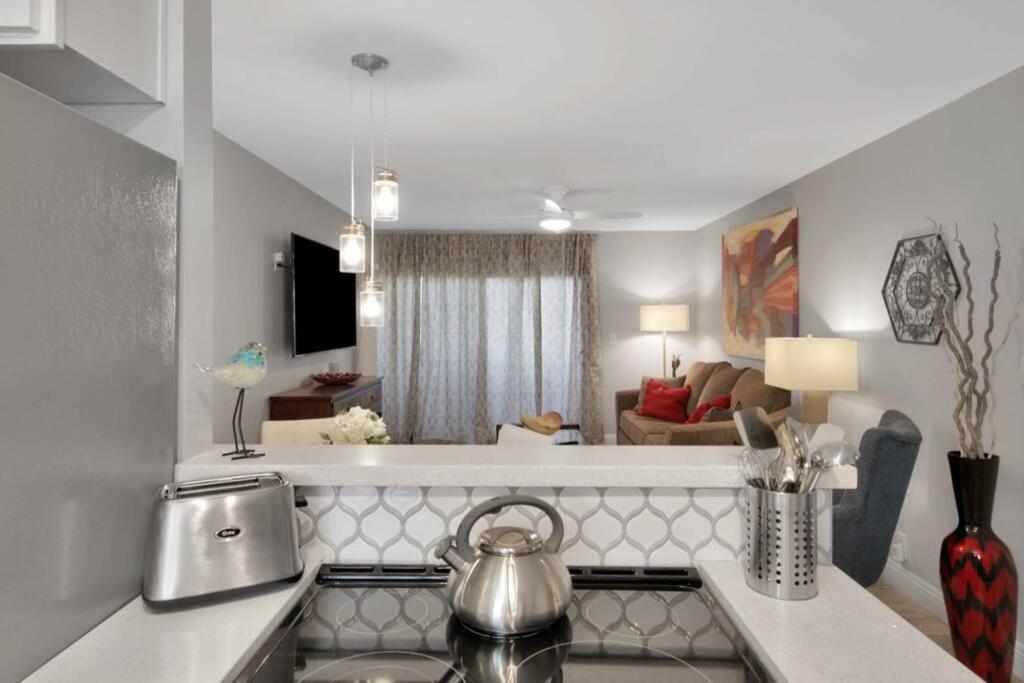Modern Old Town 1 Bedroom