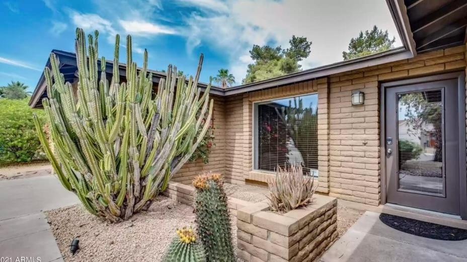 4 Bdr, Two Master Suite, Billiards & Desert Oasis Pool