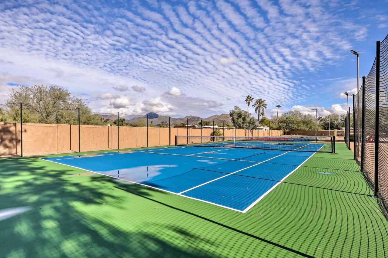 Lavish Estate With Sports Court And Theater!