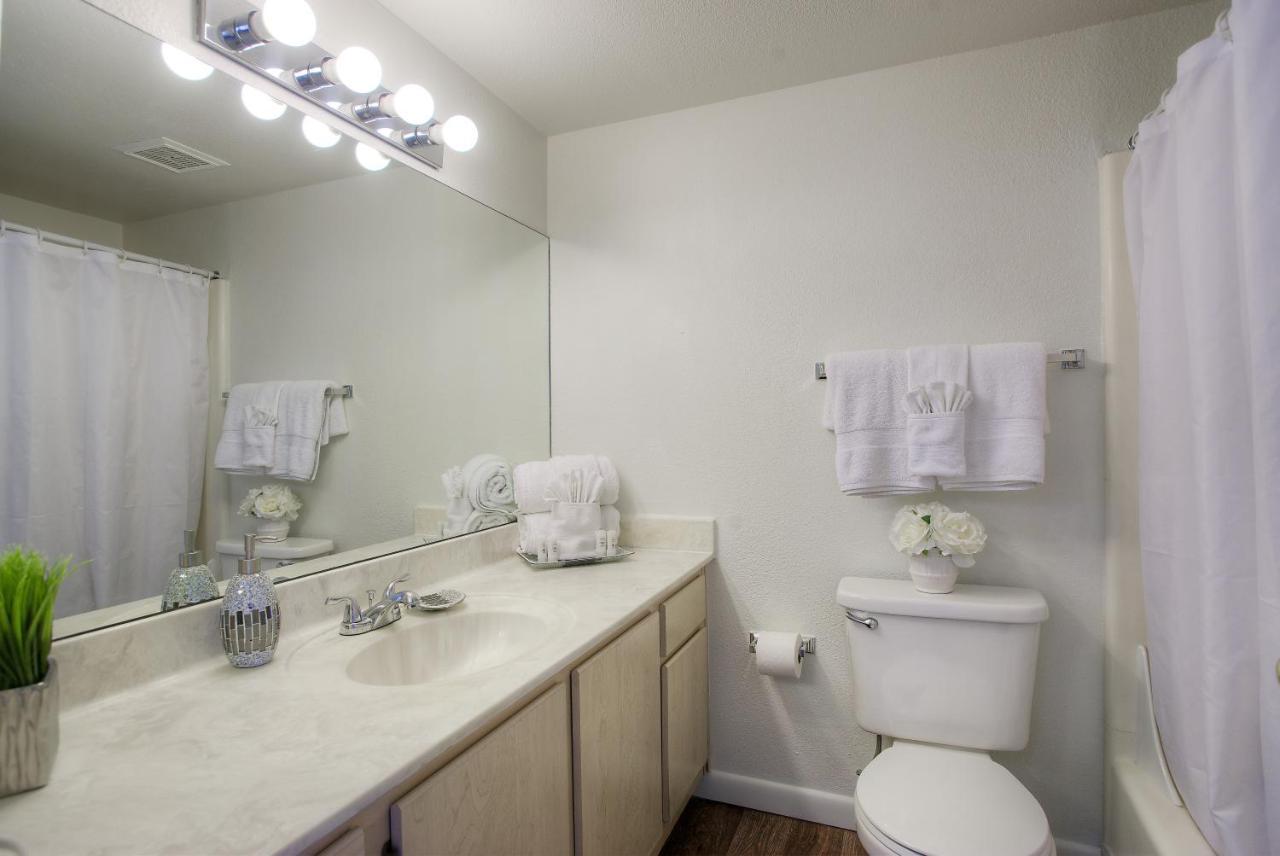 Apartment 236 Fully Furnished 1br Suite-outdoor Pool *
