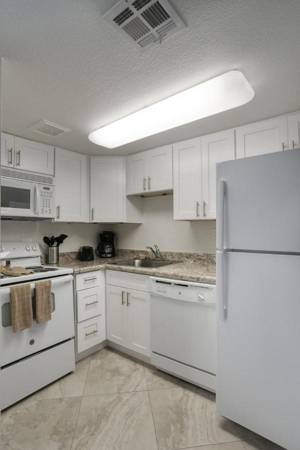 210 Fully Furnished 1br Suite-prime Location Apartment *