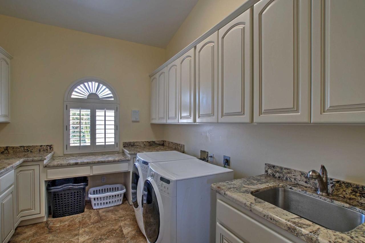 Luxe With Pool And Mountain Views! Holiday home Scottsdale