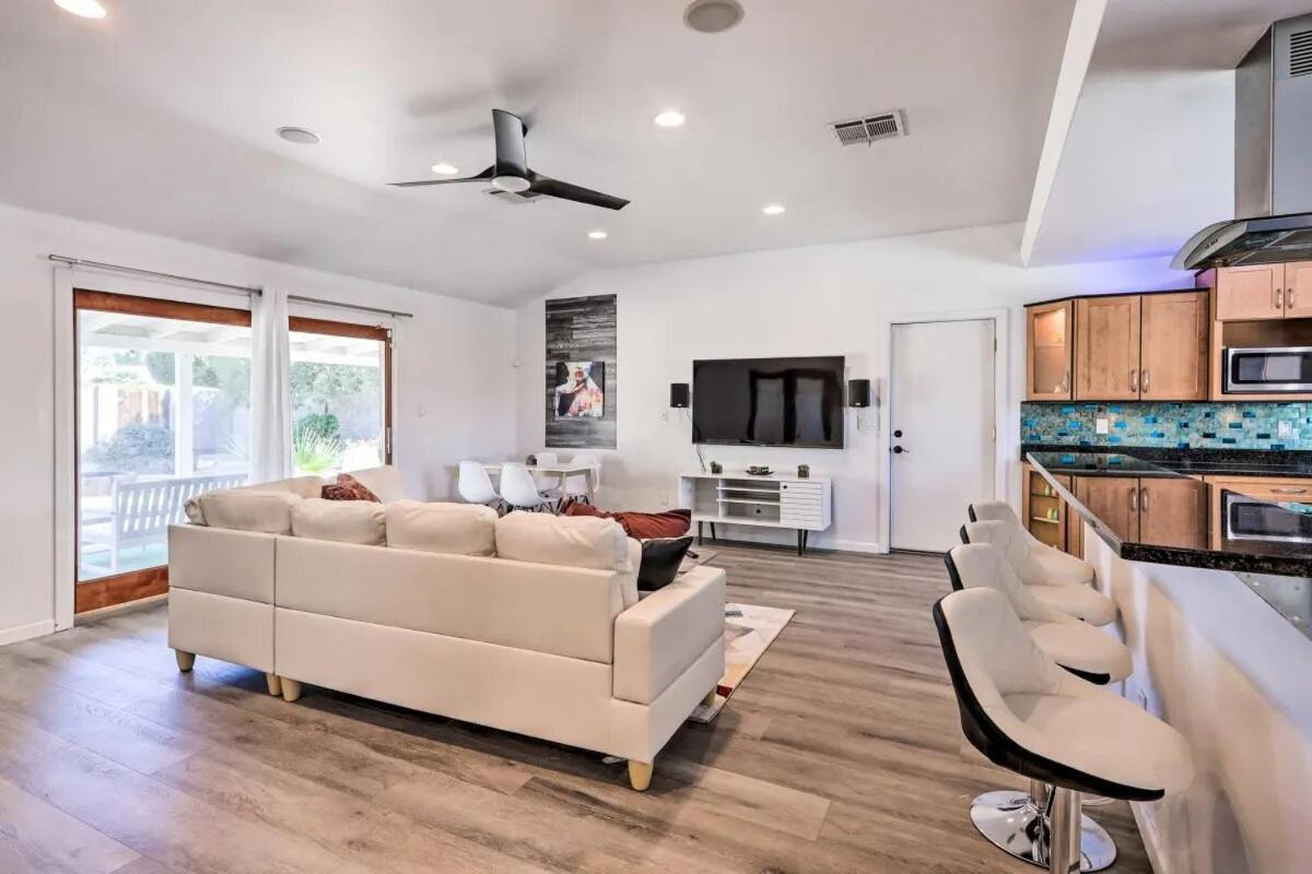 Modern Min Walk To W & City Center Holiday home