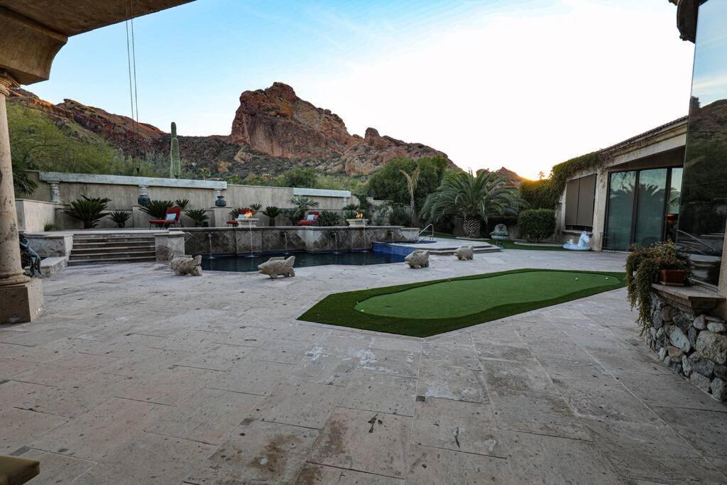 Villa Camelback Mountain Mansion In Paradise Valley, Az