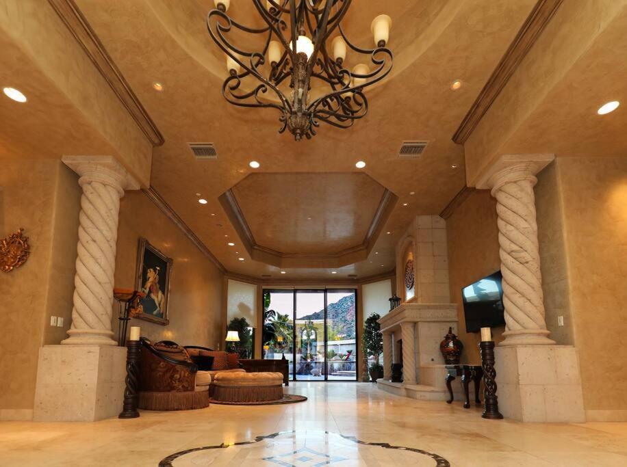 Villa Camelback Mountain Mansion In Paradise Valley, Az *