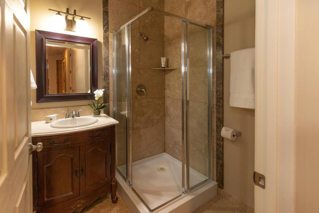 Camelback Mountain Mansion In Paradise Valley, Az