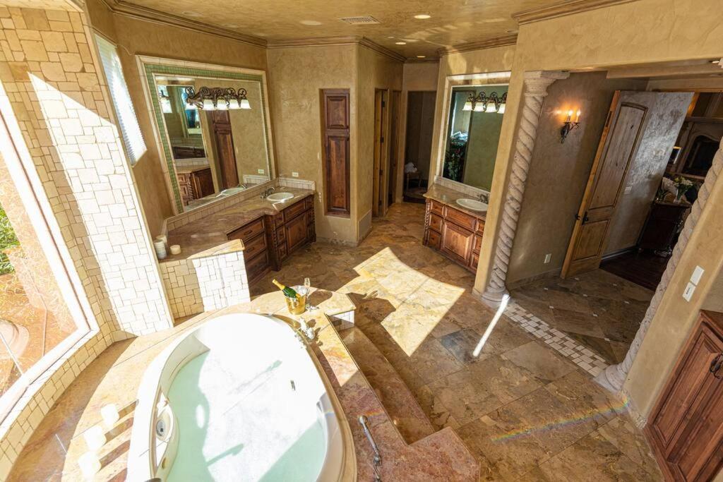 Villa Camelback Mountain Mansion In Paradise Valley, Az *