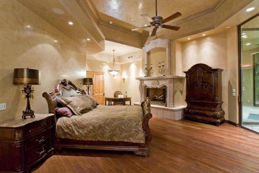Villa Camelback Mountain Mansion In Paradise Valley, Az