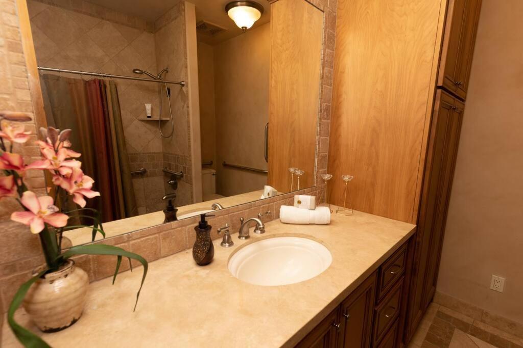 Villa Camelback Mountain Mansion In Paradise Valley, Az