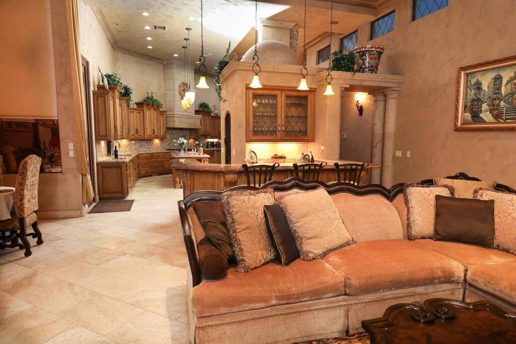 Villa Camelback Mountain Mansion In Paradise Valley, Az *