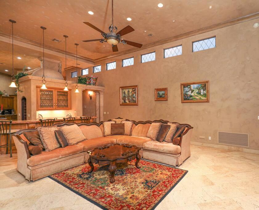 Camelback Mountain Mansion In Paradise Valley, Az Scottsdale