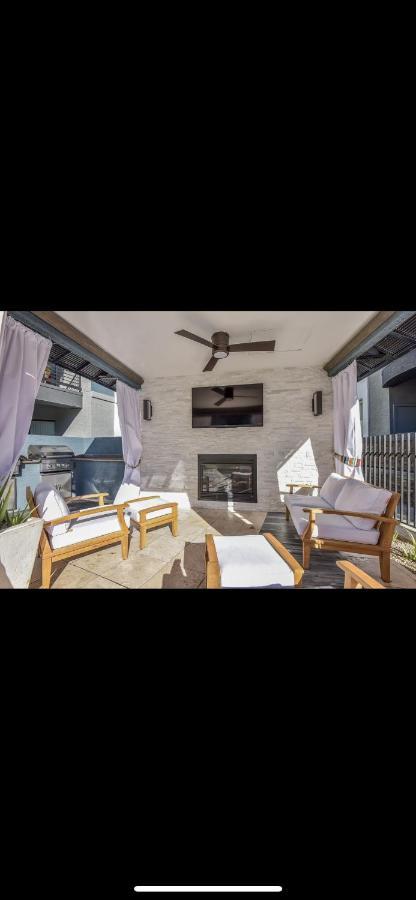 Apartment Luxury Mountain View 2br With Balcony Located In