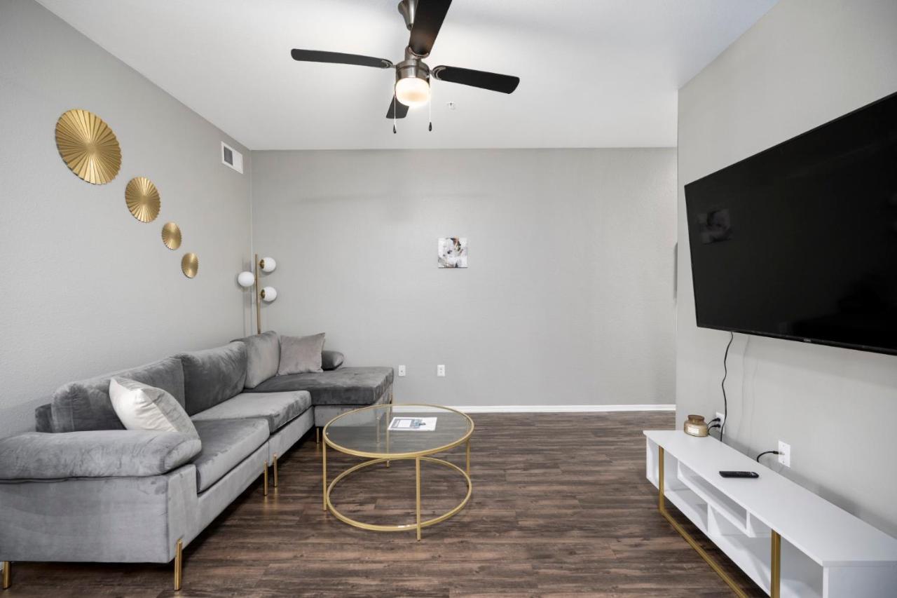 Luxury Mountain View 2br With Balcony Located In Apartment *