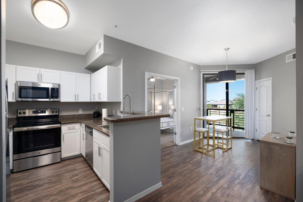 Apartment Luxury Mountain View 2br With Balcony Located In