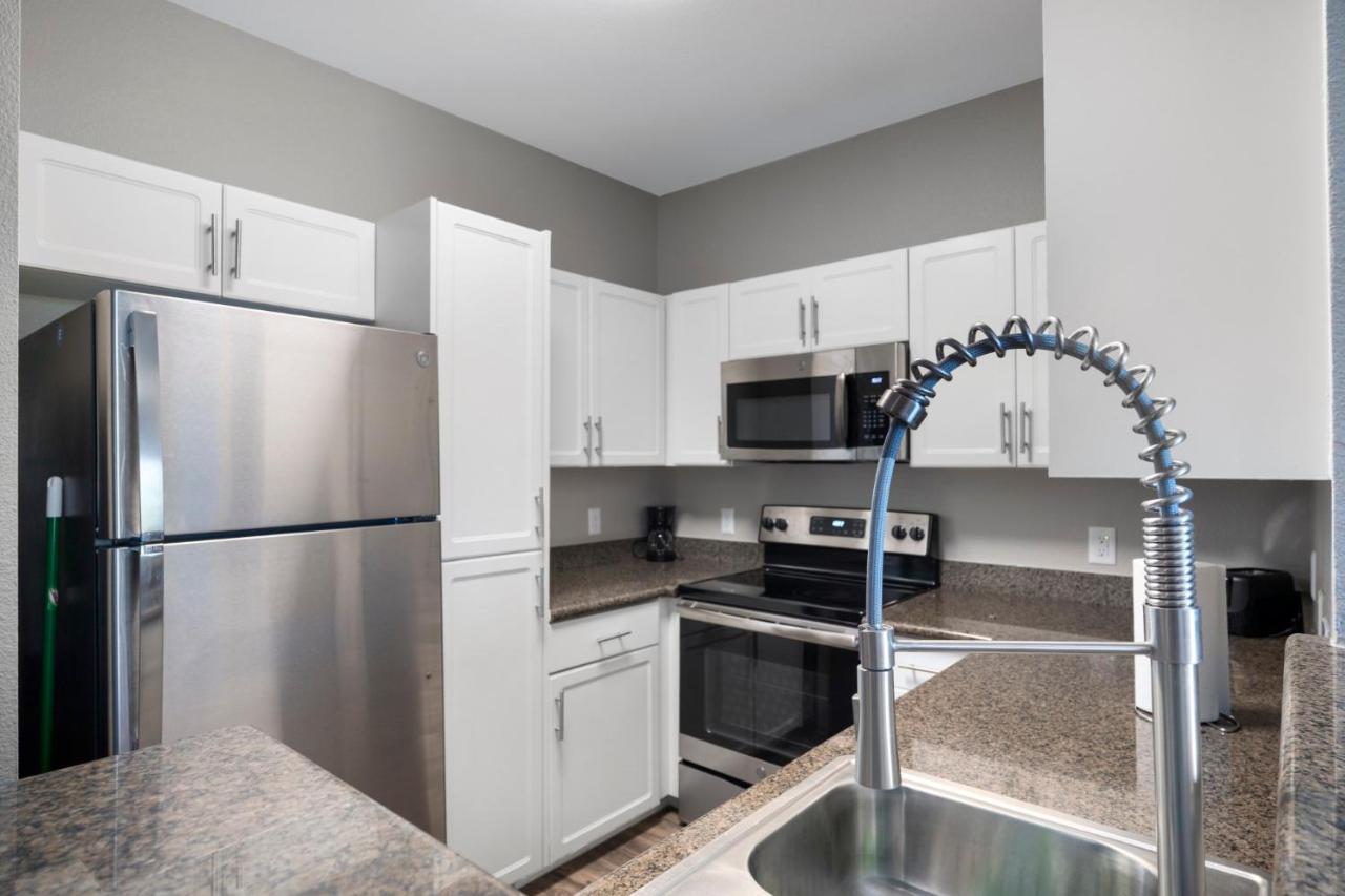 Luxury Mountain View 2br With Balcony Located In Apartment Scottsdale