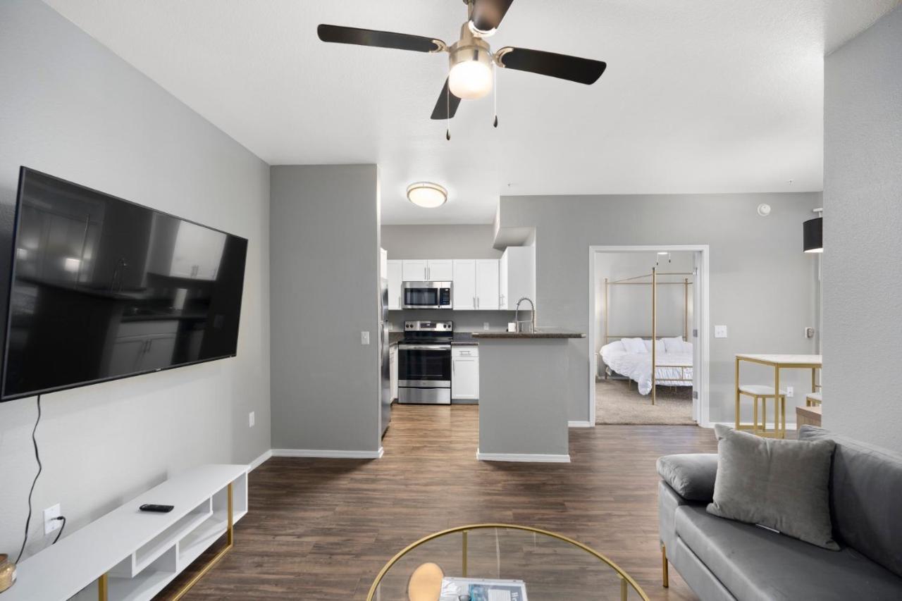 Apartment Luxury Mountain View 2br With Balcony Located In Scottsdale
