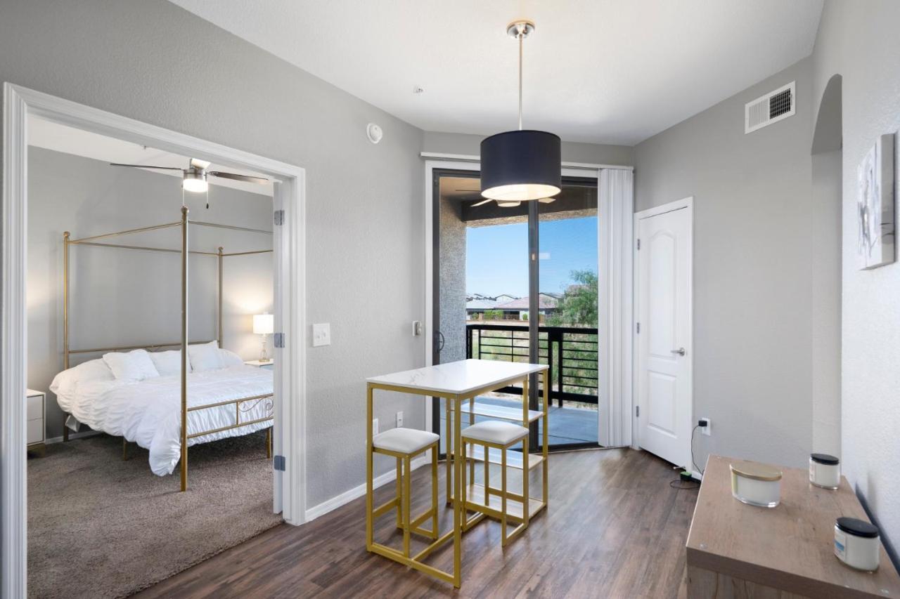 Luxury Mountain View 2br With Balcony Located In Apartment