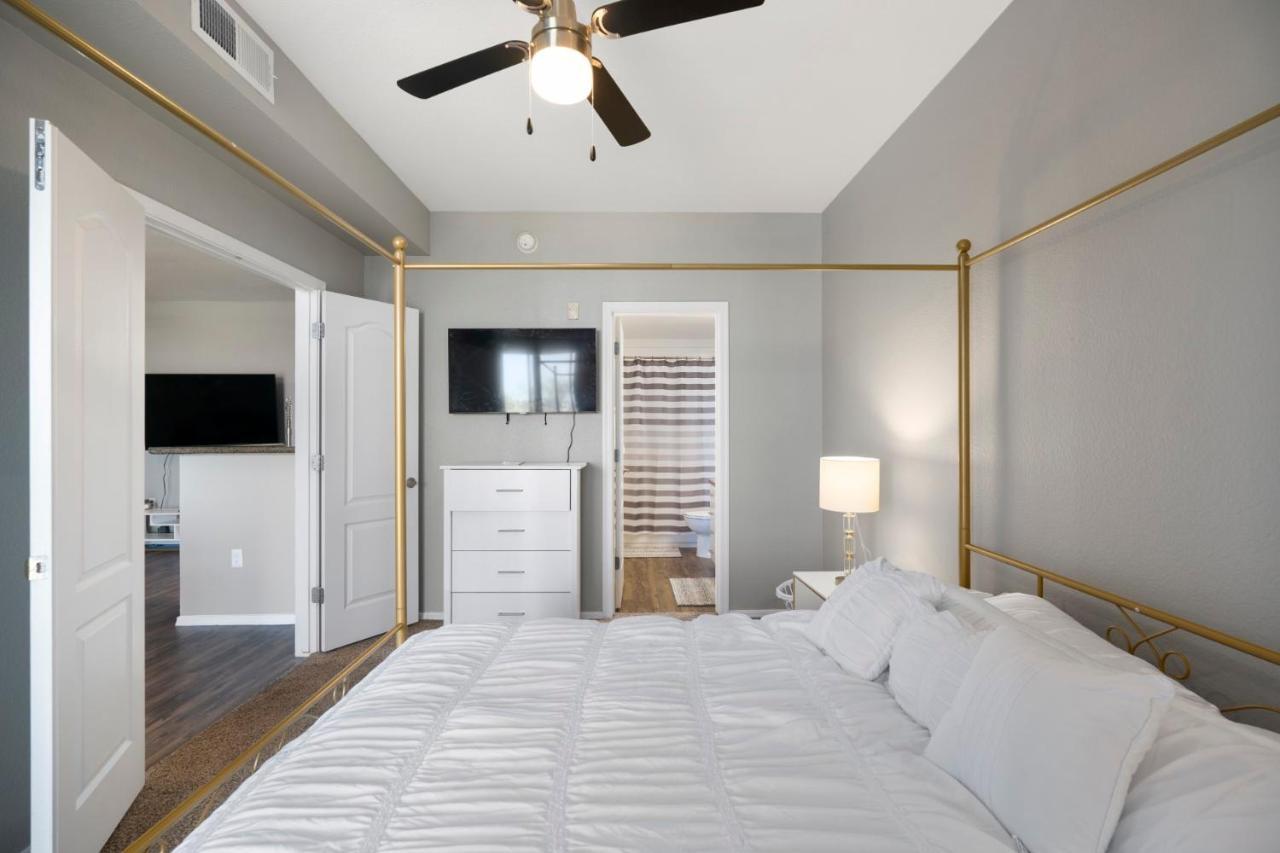 Luxury Mountain View 2br With Balcony Located In * Scottsdale