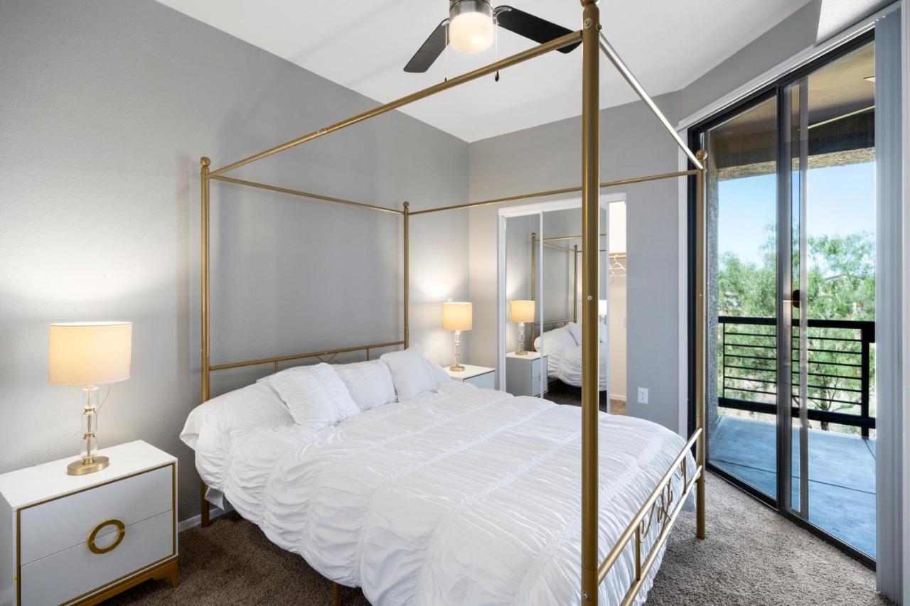 Apartment Luxury Mountain View 2br With Balcony Located In Scottsdale