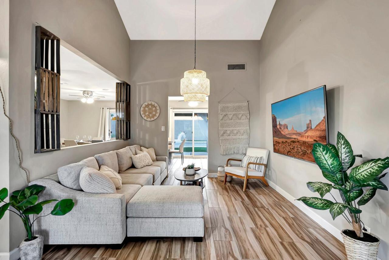 Designer Oasis - Private Pool & Insta Getaway Villa *