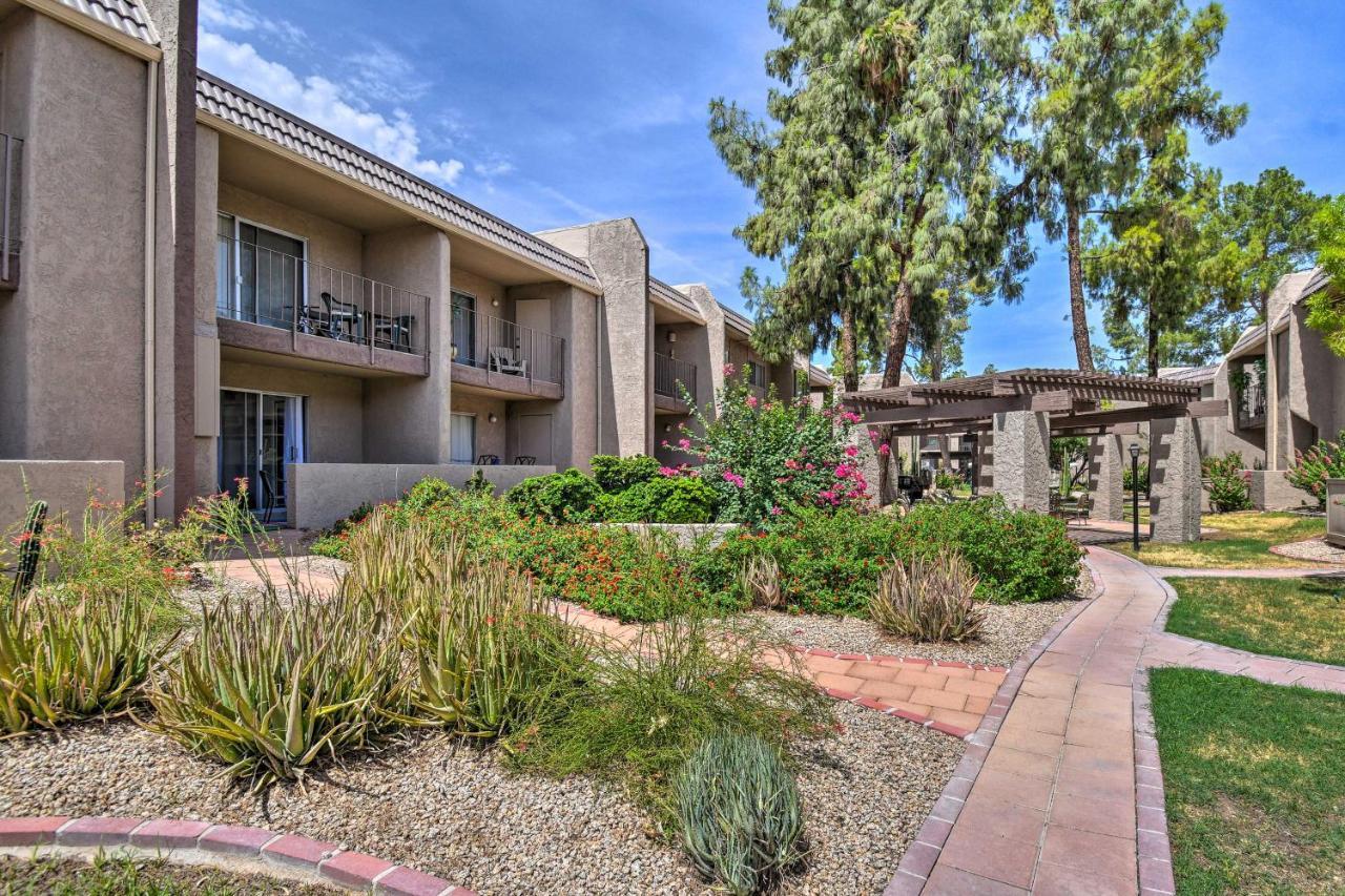 Sunny With 2 Year-round Pools! Apartment Scottsdale