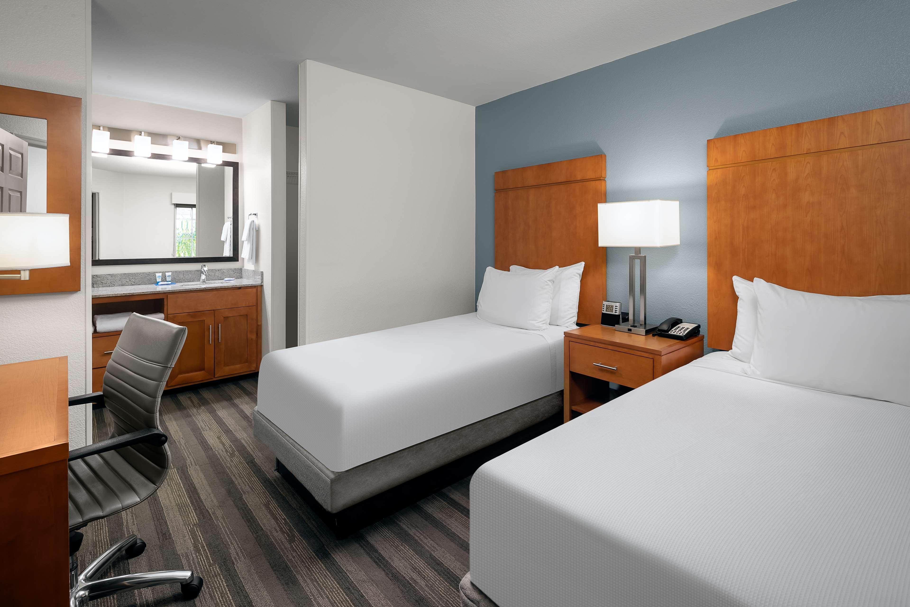 Hyatt House Old Town Hotel 3*