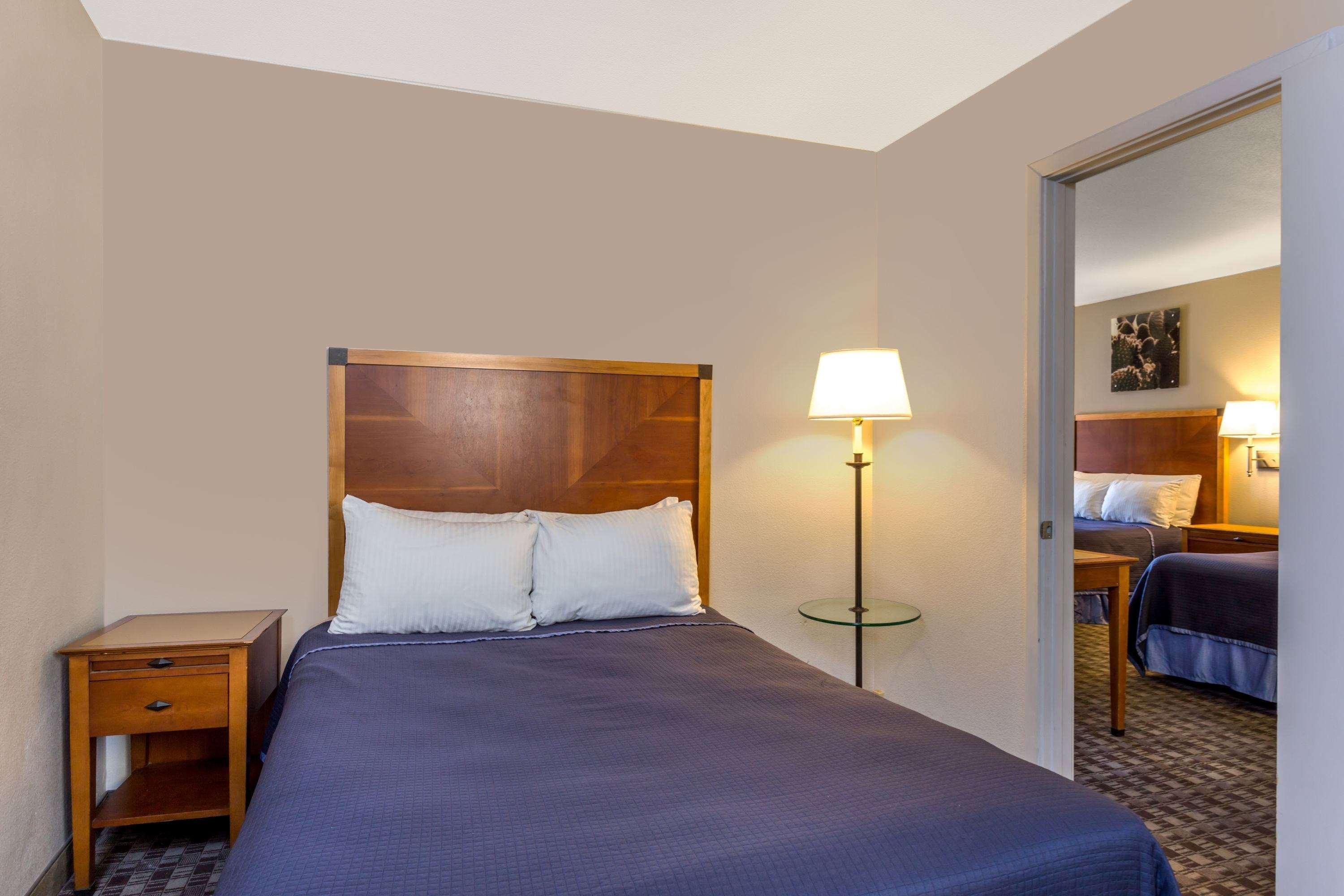 Howard Johnson By Wyndham Old Town Hotel Scottsdale