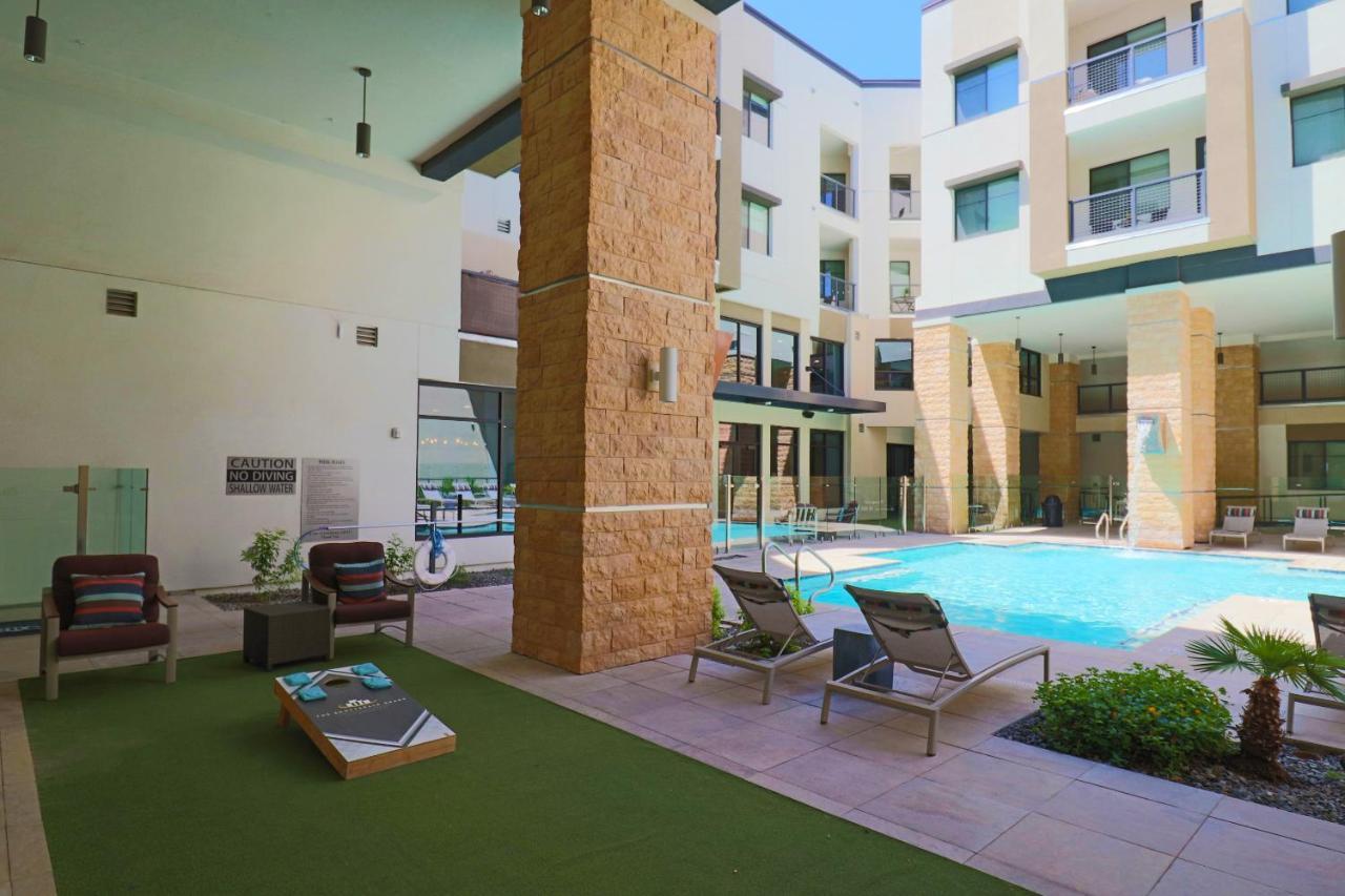 Courtyard View-walk Score 81-shopping District-king Bed-parking G3043 Apartment *