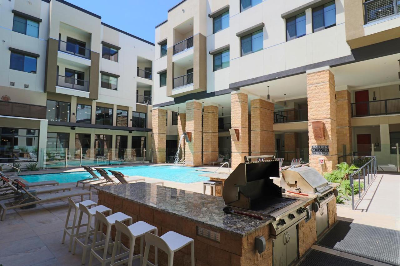 Courtyard View-walk Score 81-shopping District-king Bed-parking G3043 Apartment