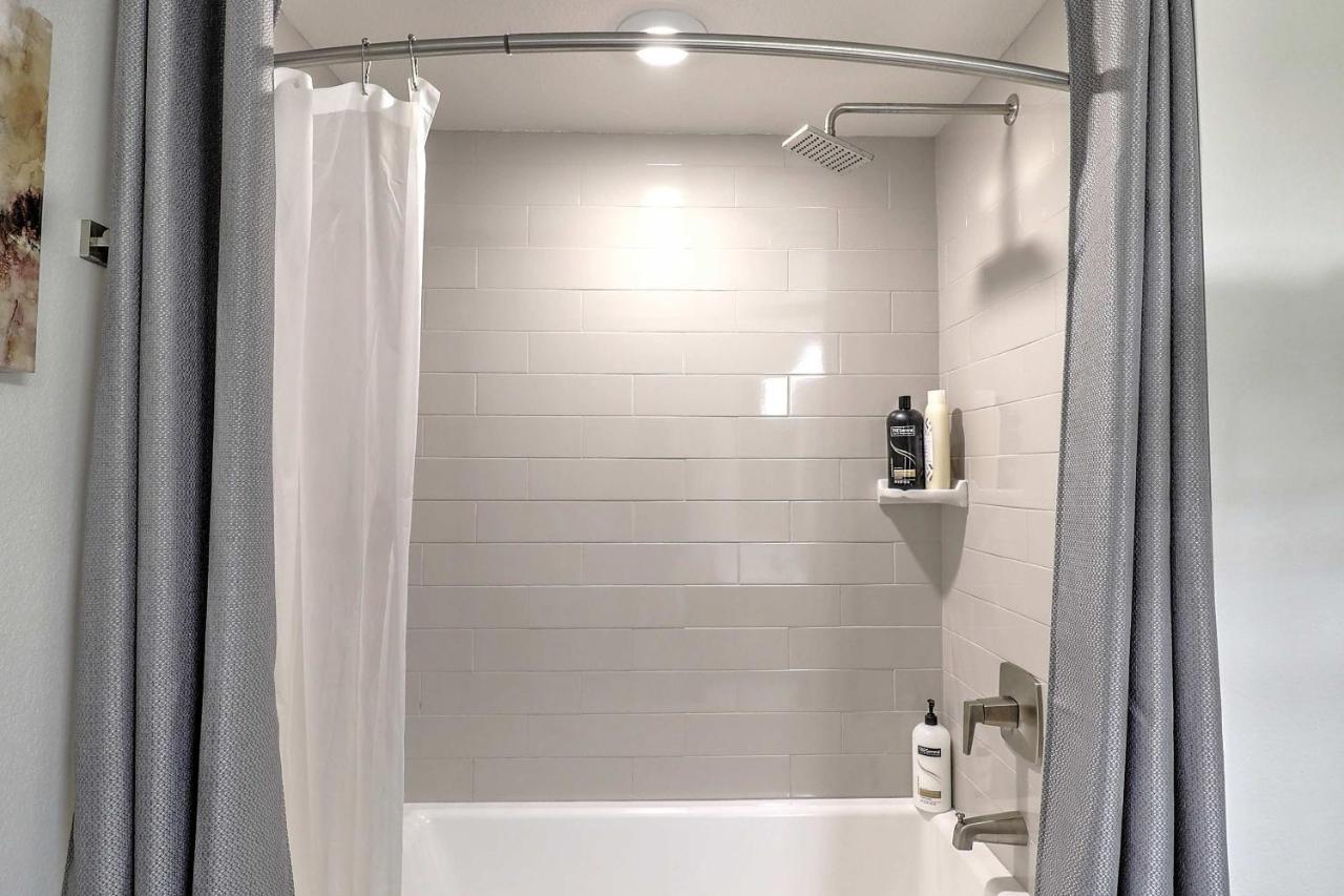 Walk Score 81-shopping District-king Bed-parking G3047 Apartment *