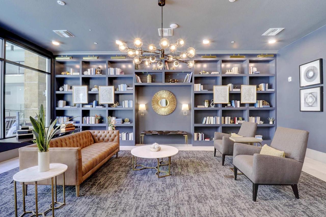 Walk Score 81-shopping District-king Bed-parking G2047 Apartment Scottsdale