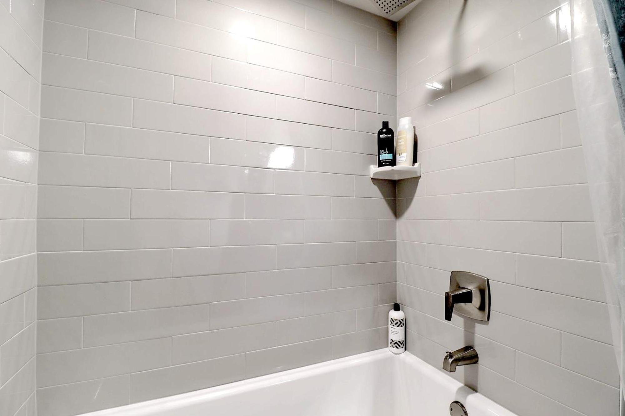 Apartment Walk Score 81-shopping District-king Bed-parking G2047