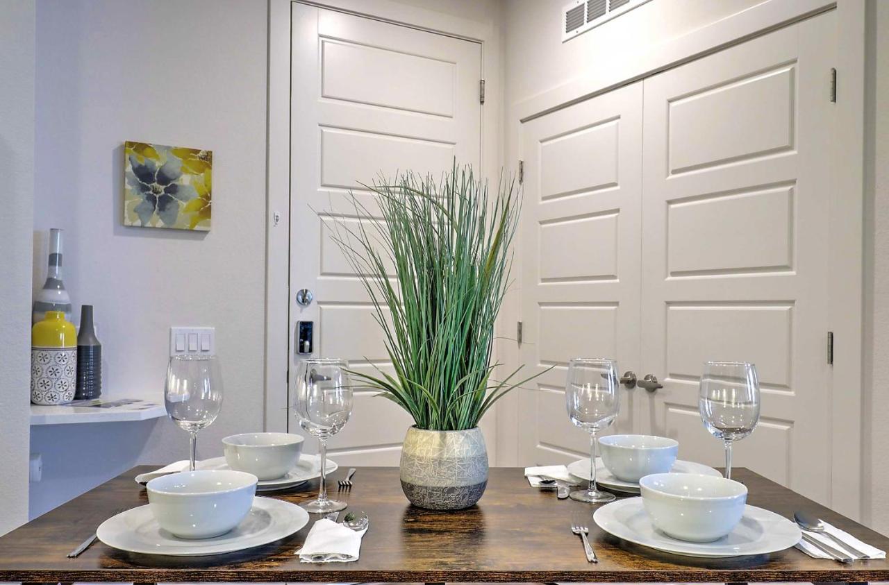 Courtyard View-walk Score 81-shopping District-king Bed-parking G3043 Apartment Scottsdale